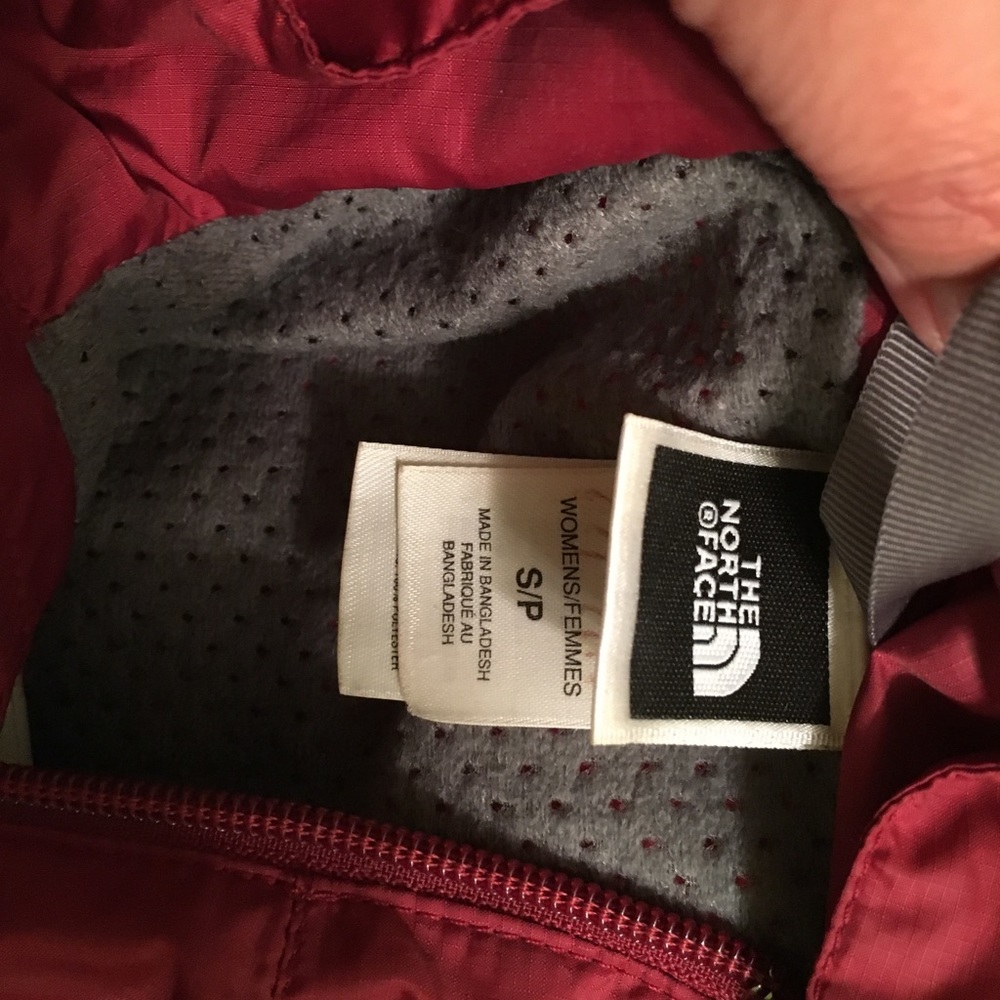 Maroon Northface windbreaker